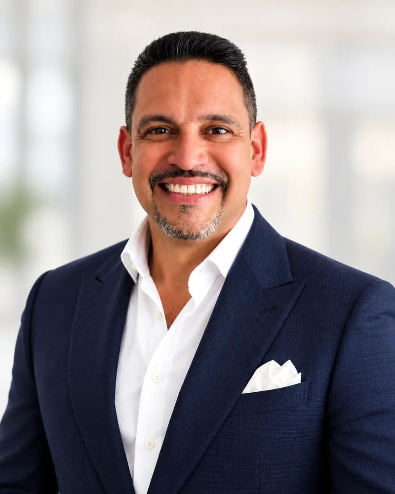 Hendrick Novoa, Ejecutivo Comercial de DONEC Gestión Inmobiliaria
